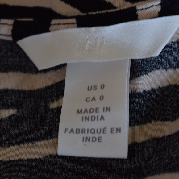 H&M Animal Print Front Tie Crop‎ Blouse - Picture 8 of 8